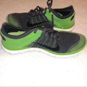 Pre-Owned Nike Flynit shoes size 10